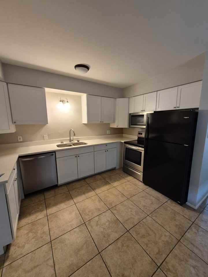 935 N Orange - Photo 3 of 13