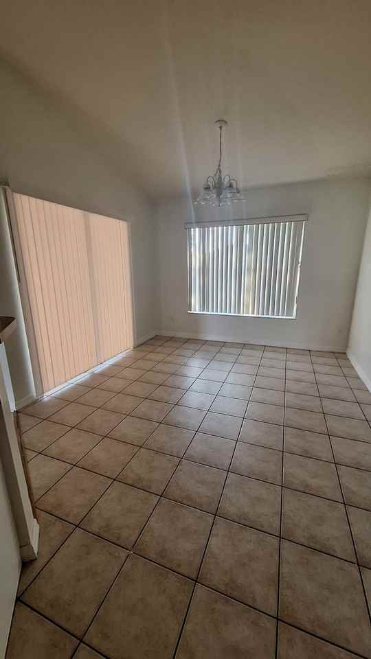 3018 Sw 10th Ave - Photo 3 of 28