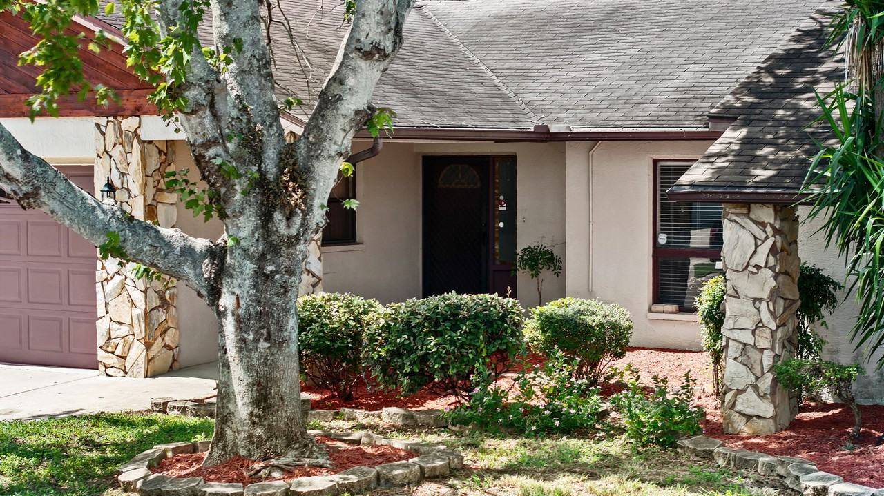 8829 Bermuda Ln - Photo 3 of 42