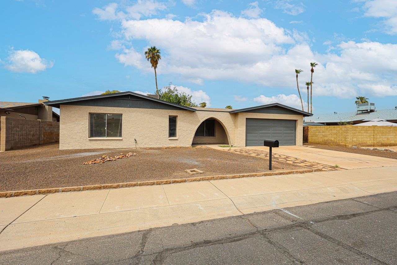 10642 North 47th Drive