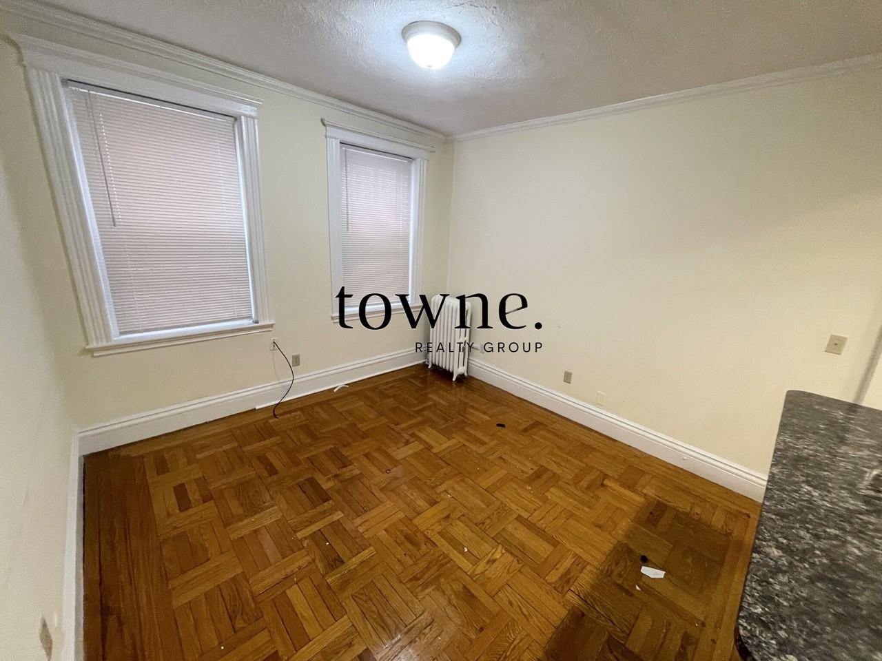 Queensberry St #7 - Photo 3 of 9