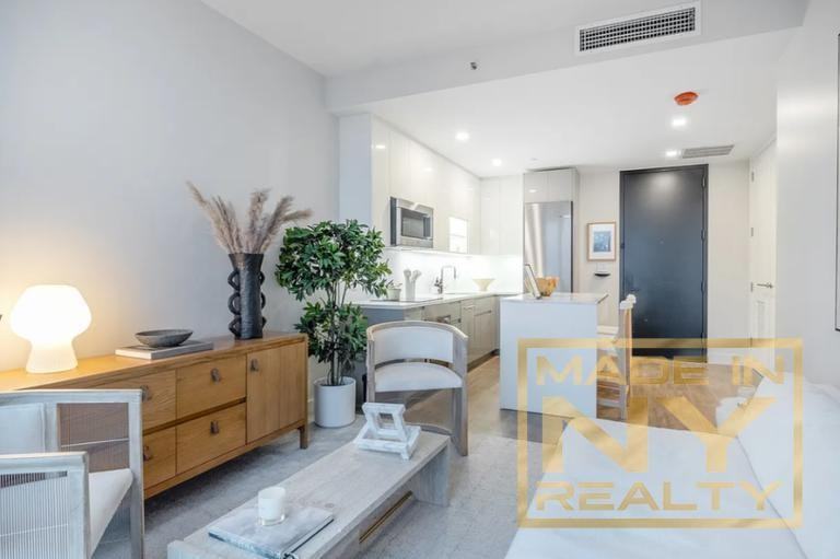 52nd St #2E - Photo 4 of 20