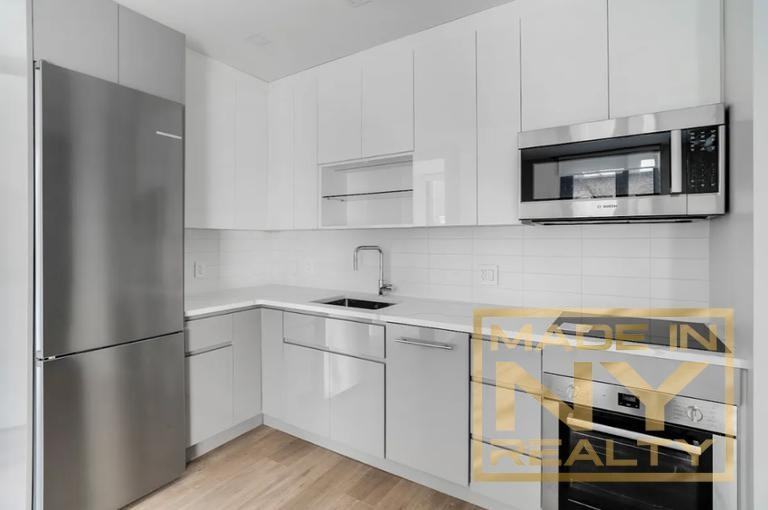 52nd St #2E - Photo 6 of 20