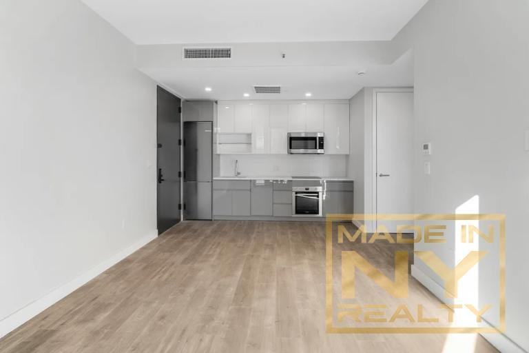 52nd St #6H - Photo 3 of 20