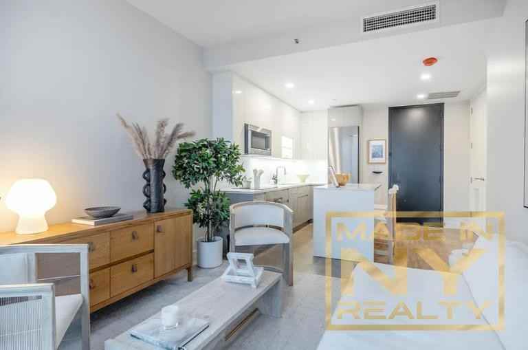 52nd St #7C - Photo 2 of 20