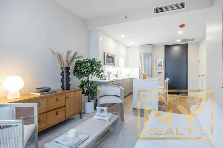 52nd St #7C - Photo 4 of 20