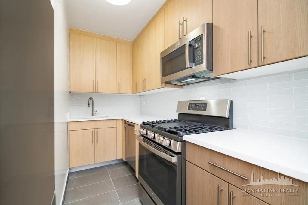 W 53rd St #232 - Photo 2 of 10