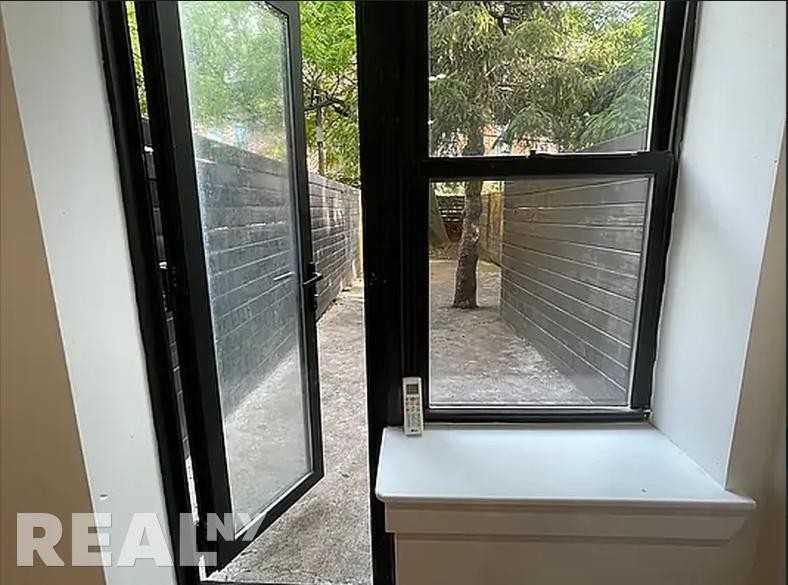 Quincy St #2E - Photo 7 of 12