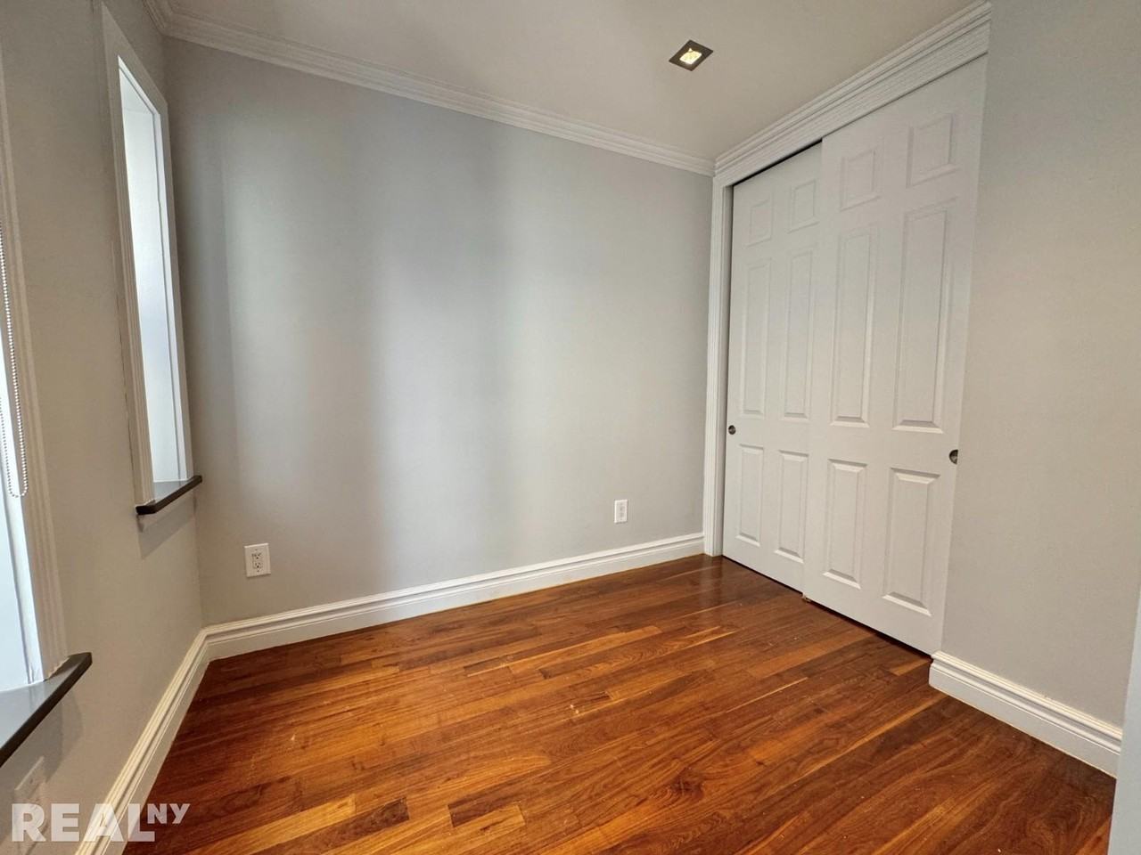 E 13th St #5C - Photo 3 of 6