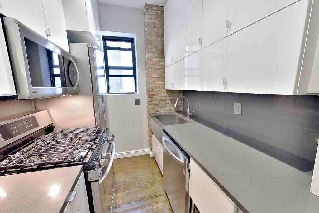 E 18th St #C2 - Photo 2 of 8