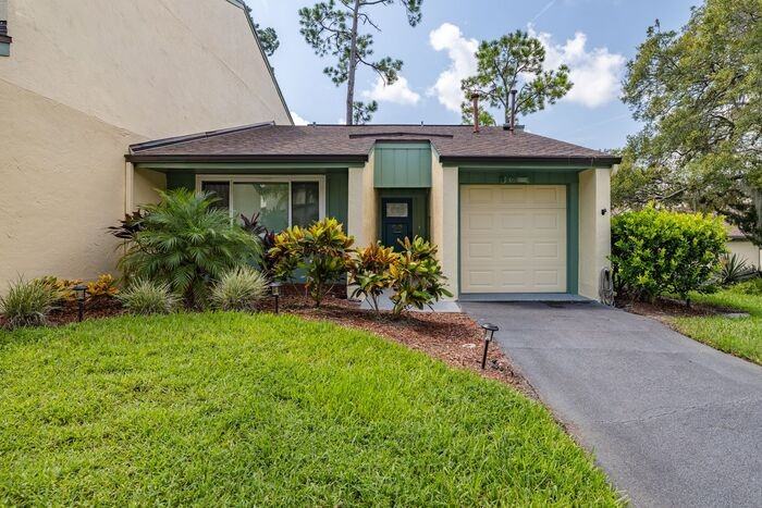 205 Club House Blvd - Photo 3 of 26