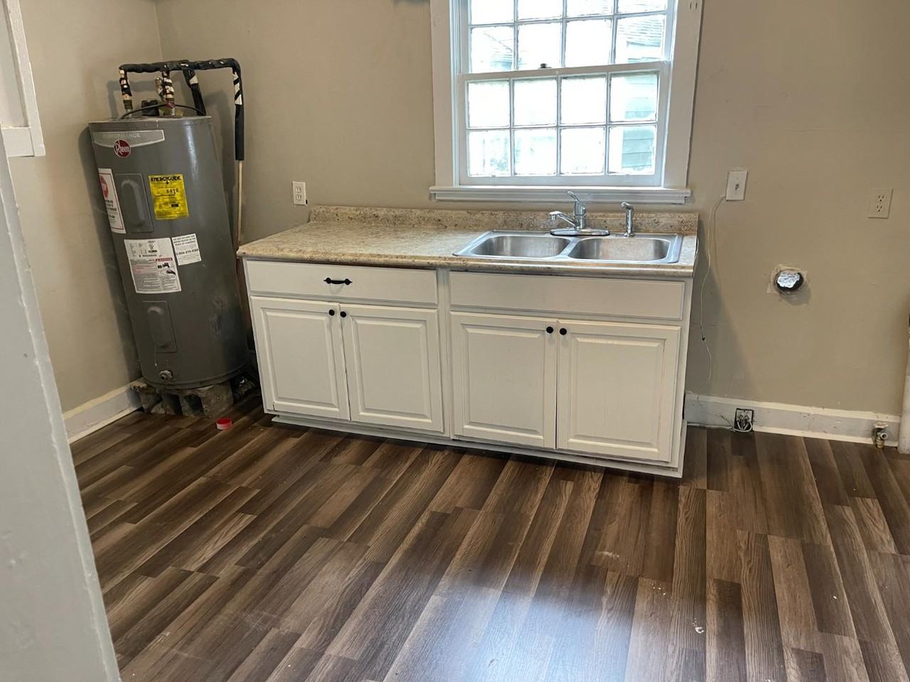 1013 Valley Road Pl - Photo 2 of 11