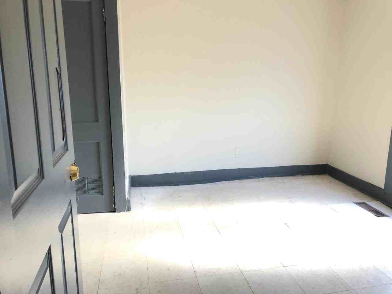 1013 Valley Road Pl - Photo 6 of 11