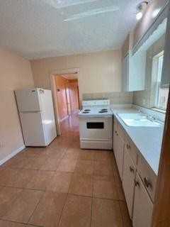 109 W Dunnam St - Photo 4 of 9