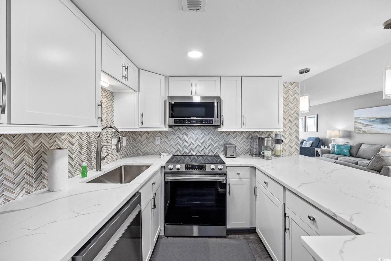 941 South Ocean Boulevard - Photo 4 of 38