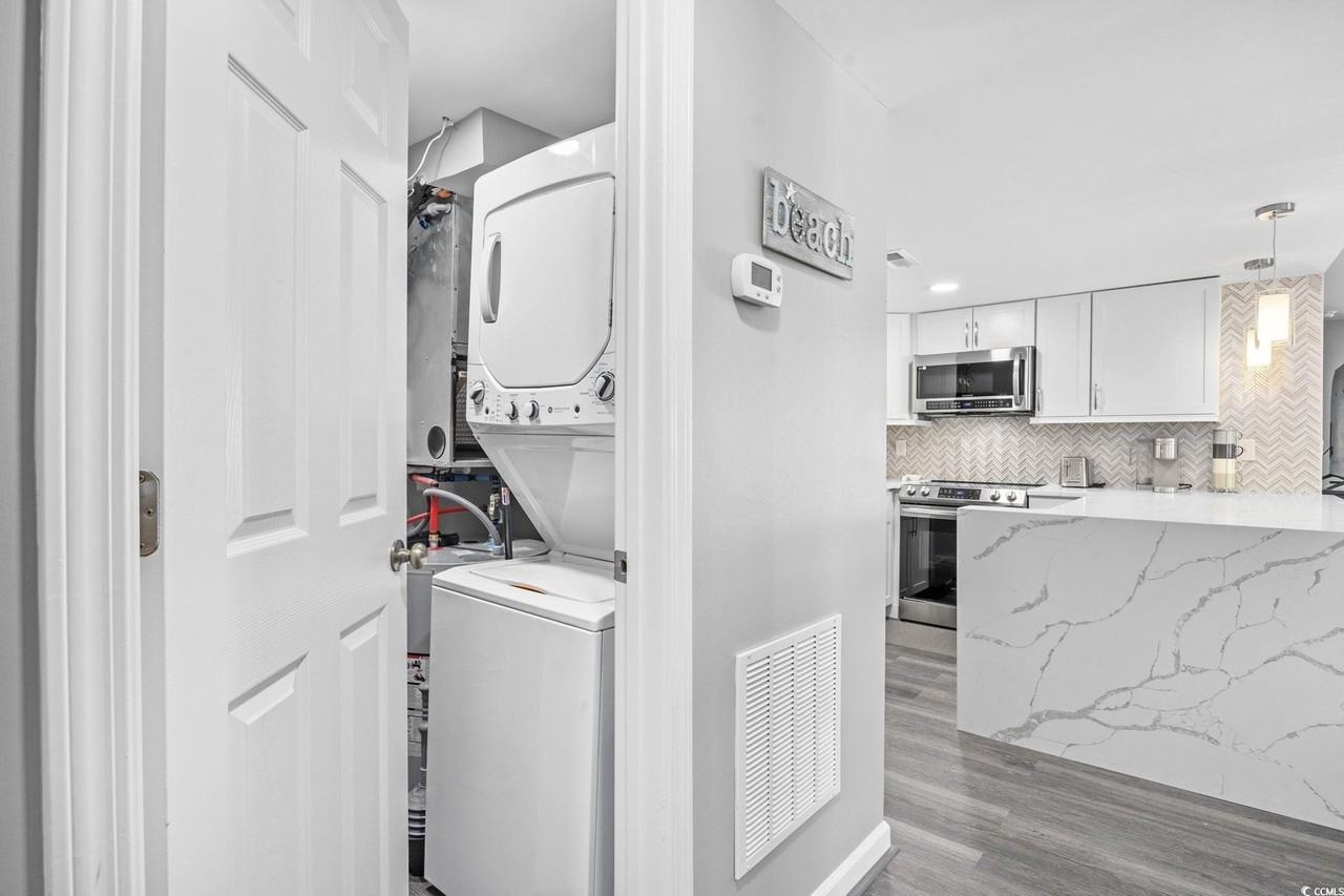 941 South Ocean Boulevard - Photo 6 of 38