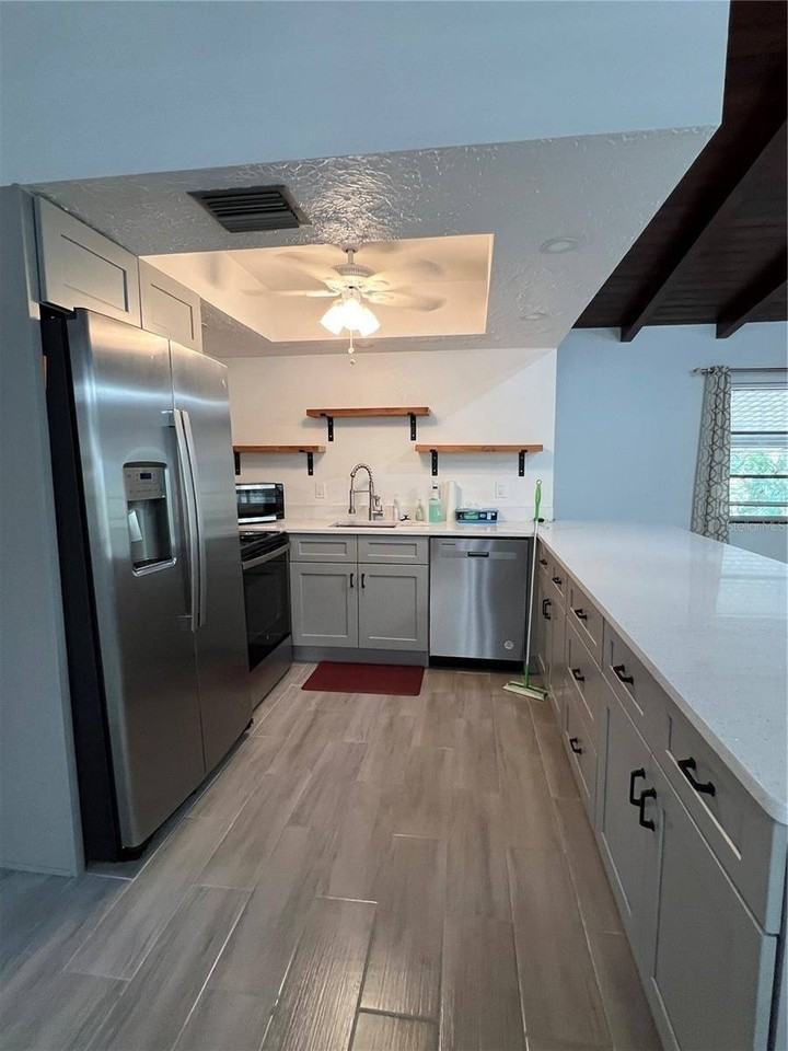 50 Palm Drive - Photo 6 of 24