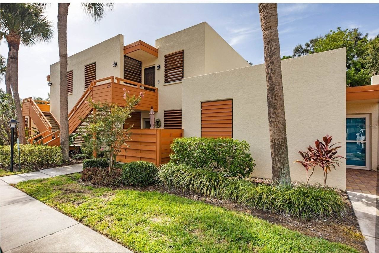 220 Pineneedle Drive #220 - Photo 2 of 24