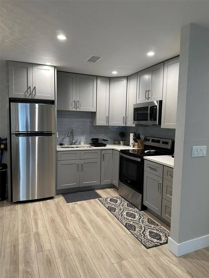 302 19th St E - Photo 7 of 25