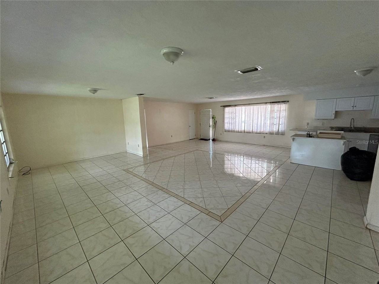 626 Chevy Chase Dr - Photo 2 of 13