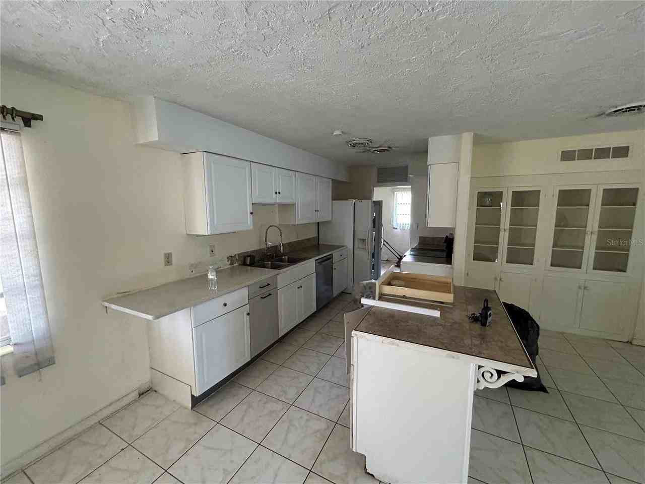 626 Chevy Chase Dr - Photo 3 of 13