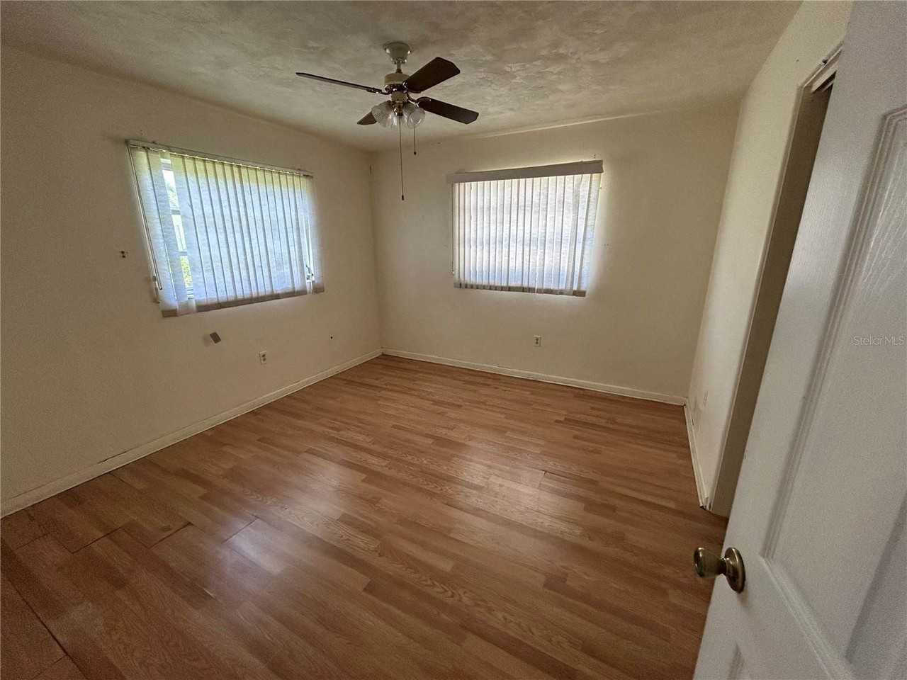 626 Chevy Chase Dr - Photo 4 of 13