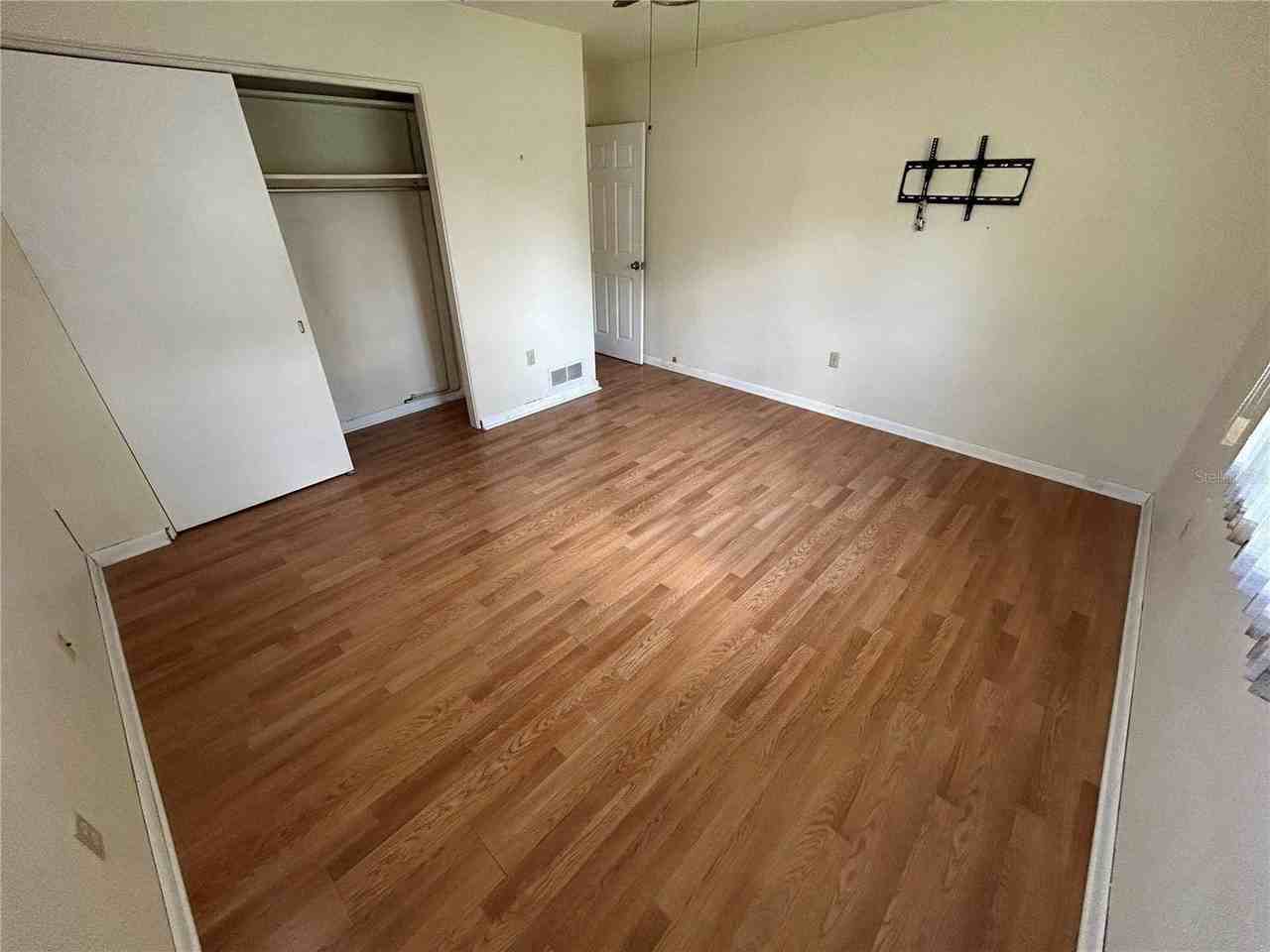 626 Chevy Chase Dr - Photo 5 of 13