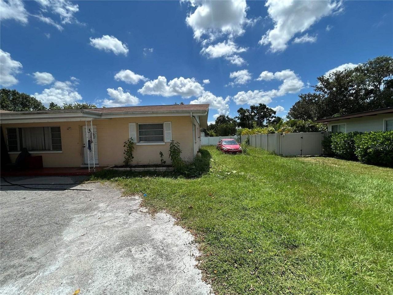 626 Chevy Chase Dr - Photo 5 of 13