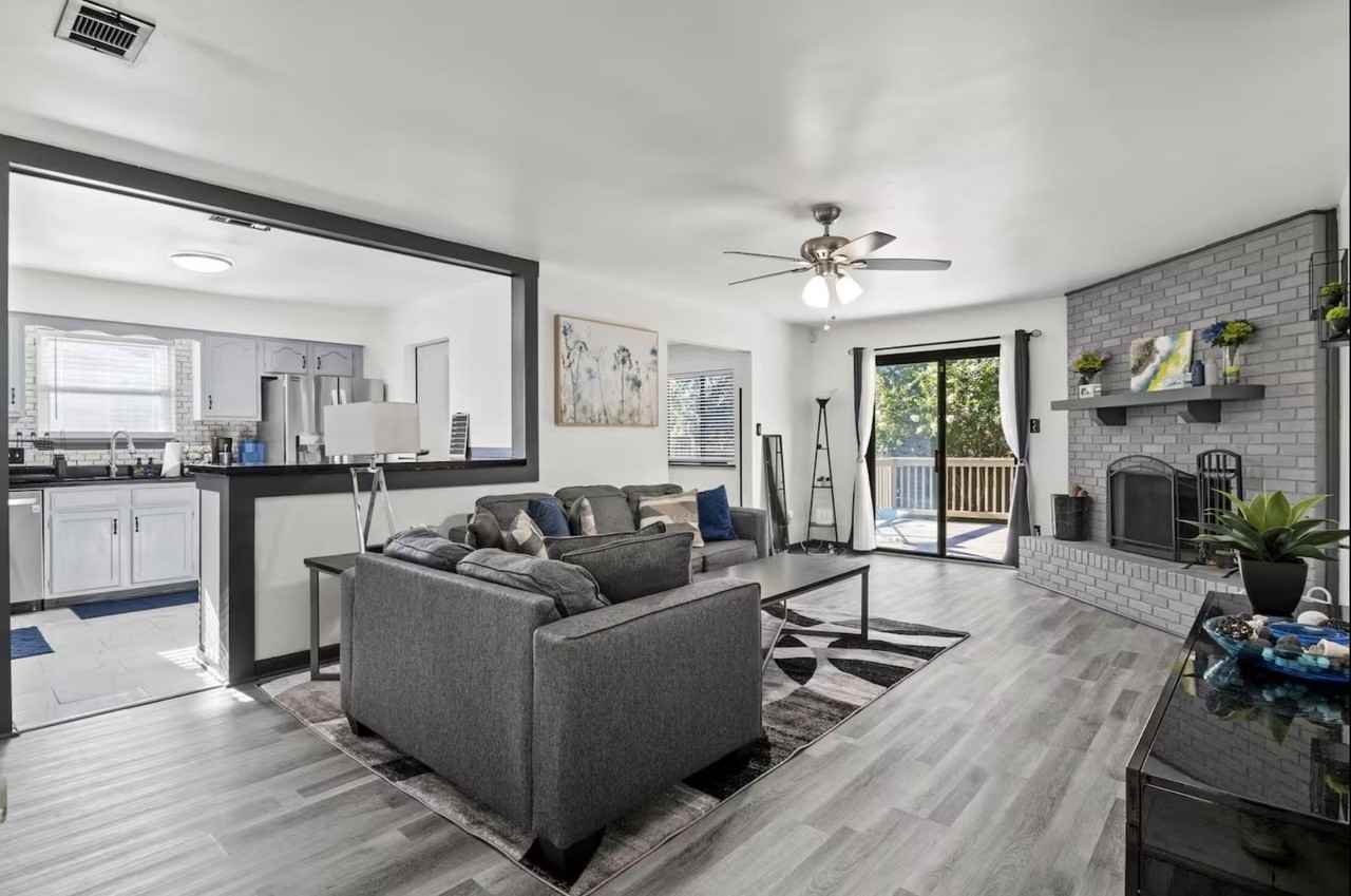 2421 Wintergreen Rd - Photo 4 of 29