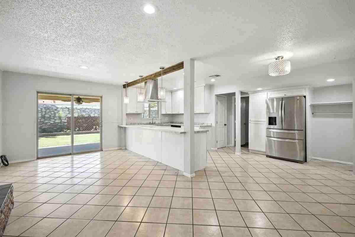 9674 Stonehaven Dr - Photo 3 of 15