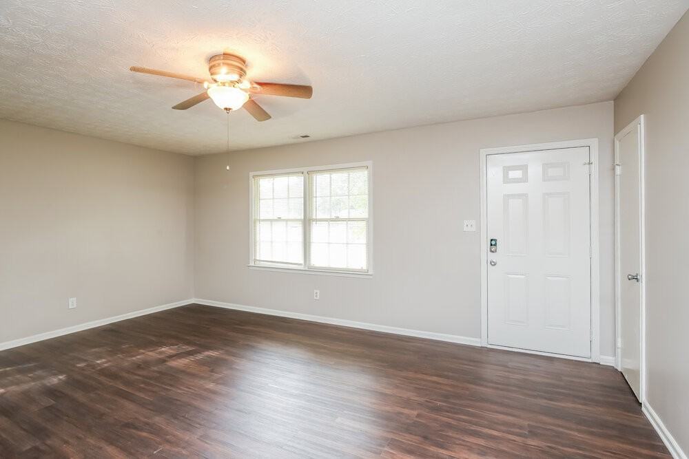 925 Virginia Ct Se - Photo 4 of 16