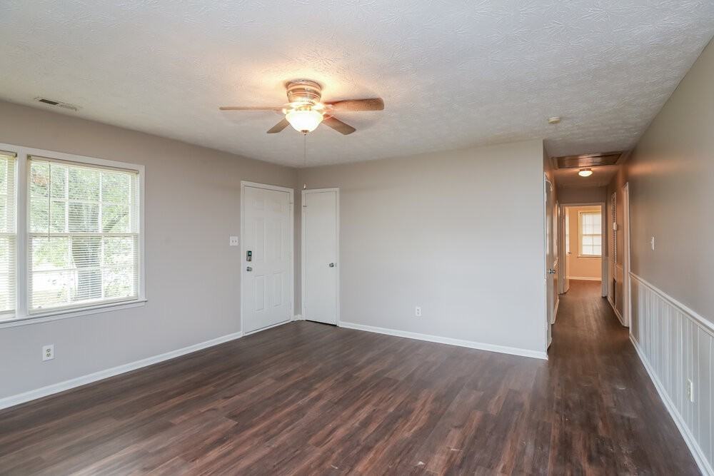 925 Virginia Ct Se - Photo 6 of 16