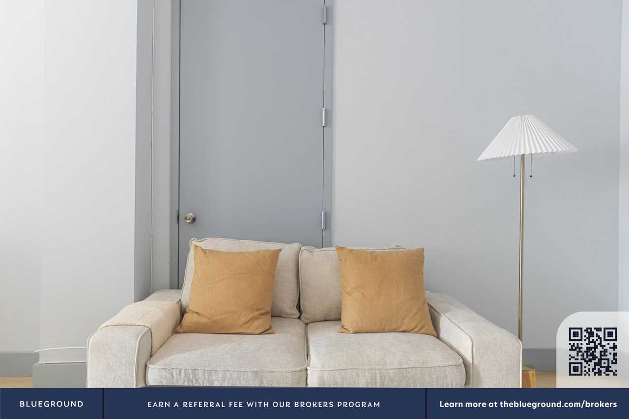 161 West 54th Street - Photo 4 of 26