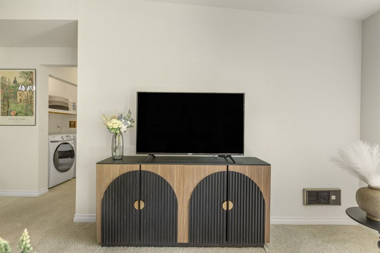 1264 Bellevue Way Ne #1225925P - Photo 6 of 41