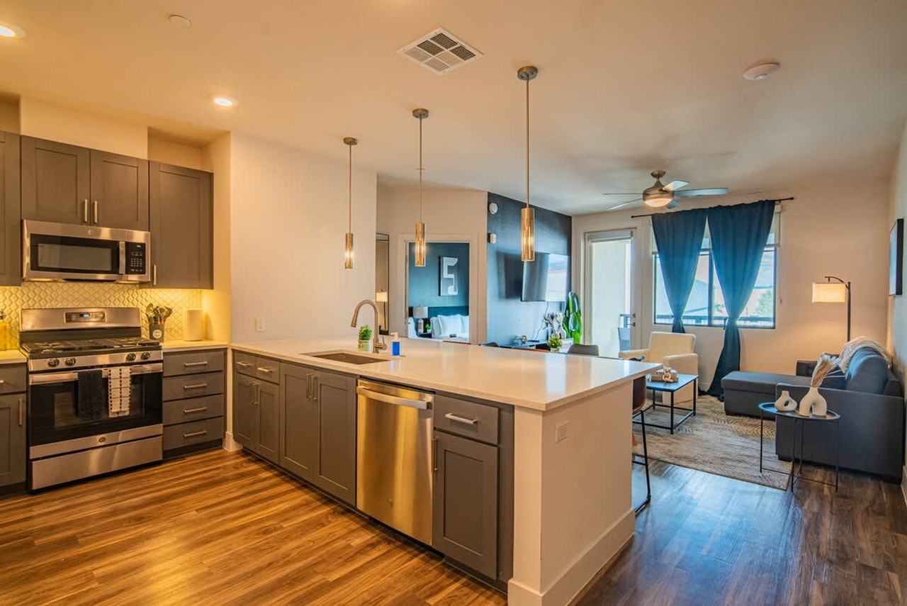 15501 North Dial Boulevard - Photo 3 of 80