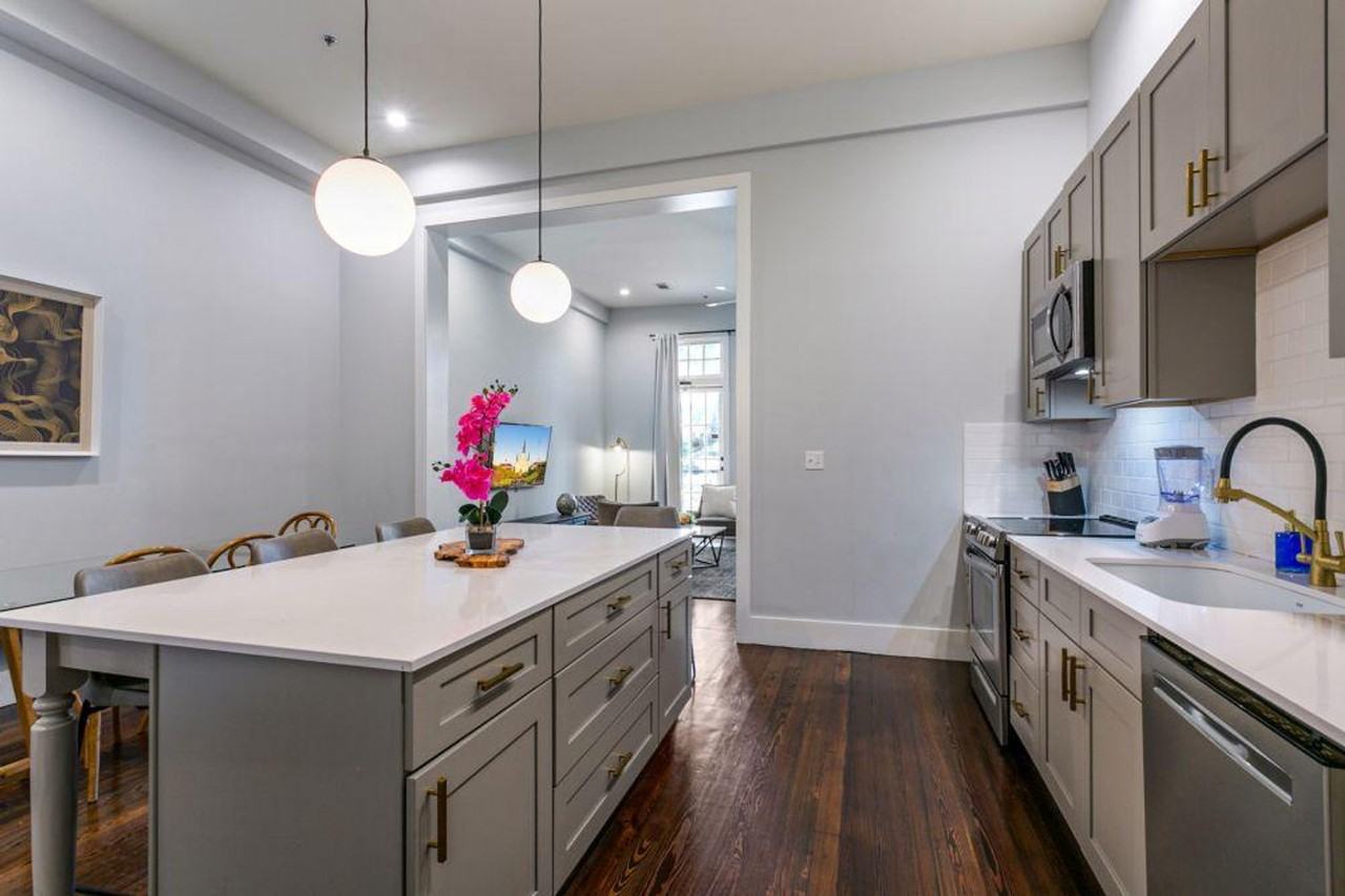 1430 Saint Charles Avenue - Photo 4 of 36