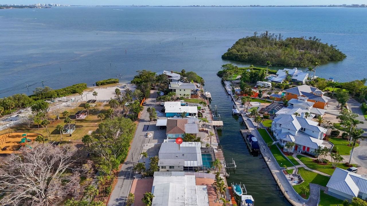 6912 26th St W #1284305P - Photo 4 of 45