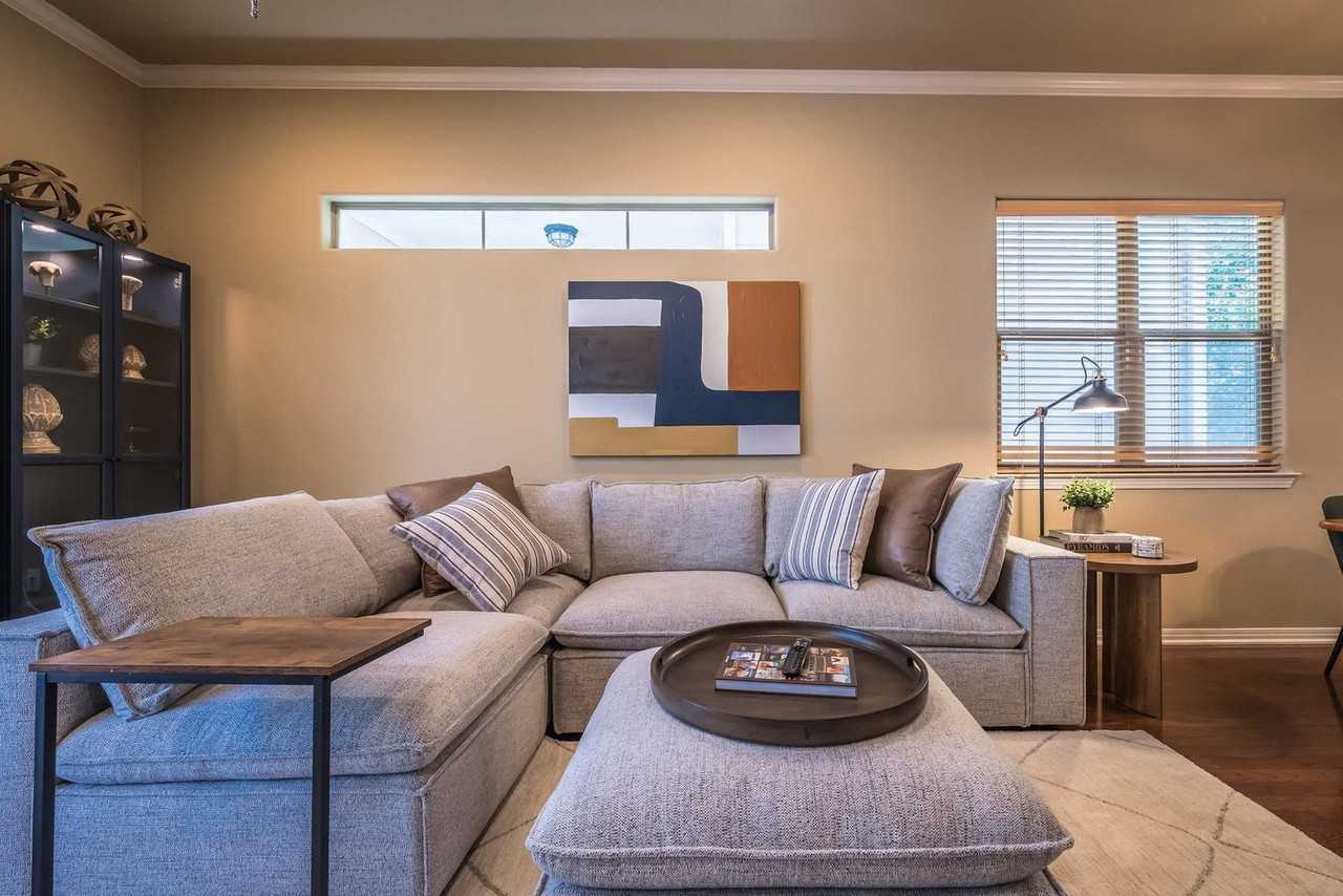 1115 Kinney Ave #1292406P - Photo 3 of 38