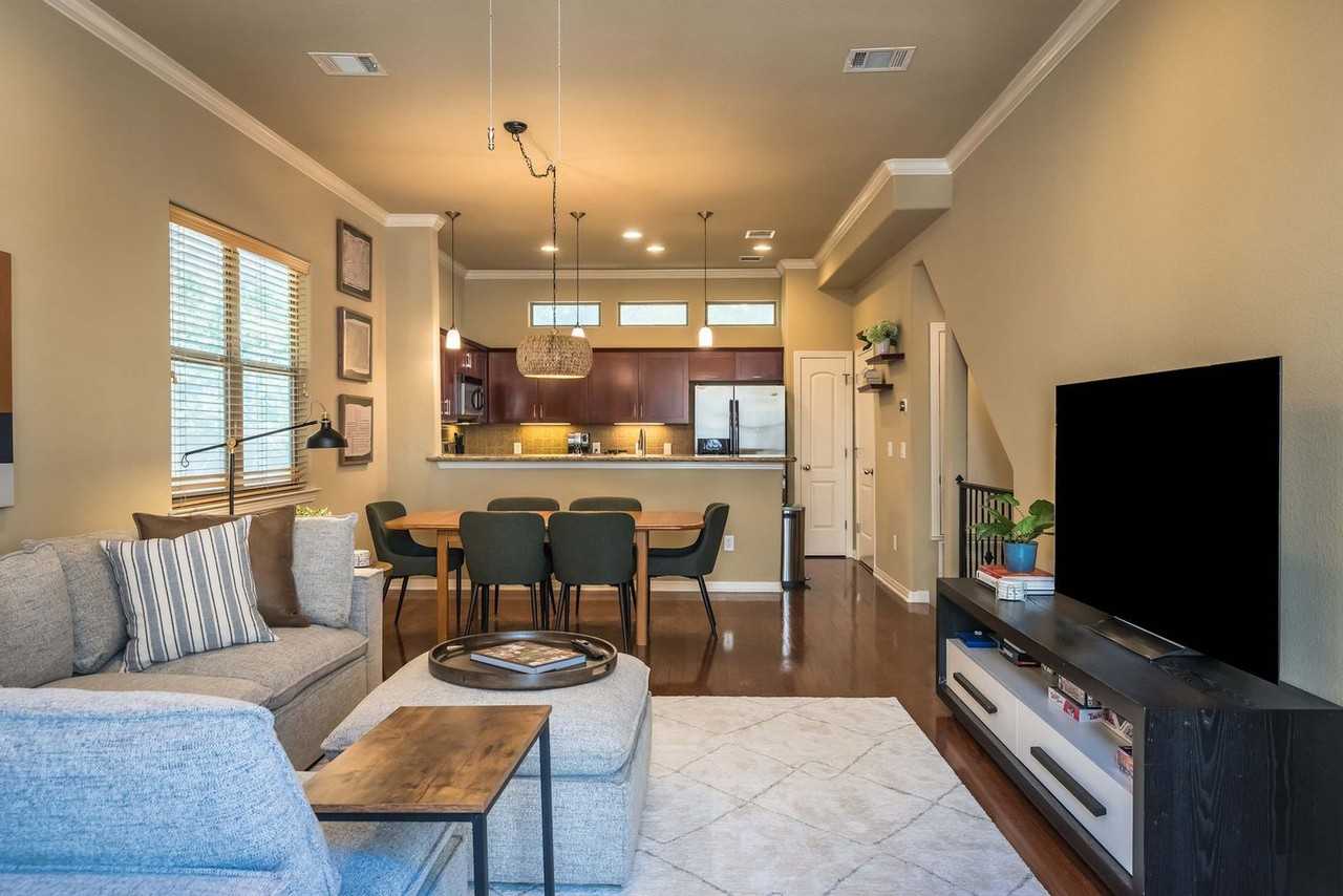 1115 Kinney Ave #1292406P - Photo 4 of 38