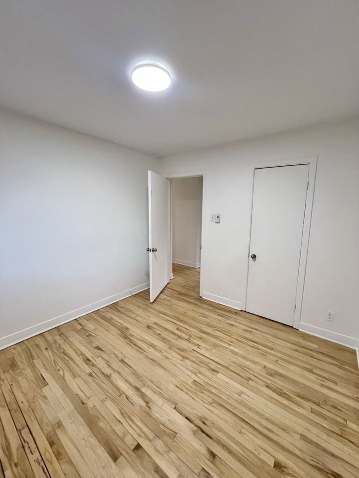 7745 Rue Ontario E - Photo 2 of 9