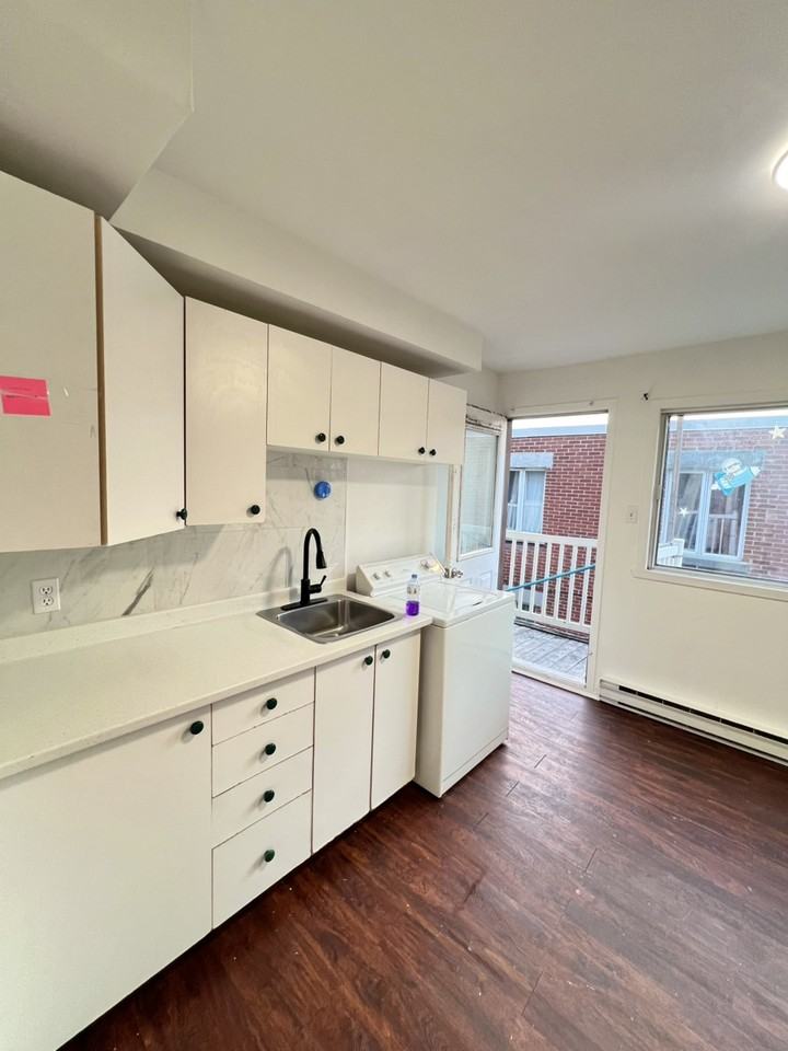 7745 Rue Ontario E - Photo 3 of 9