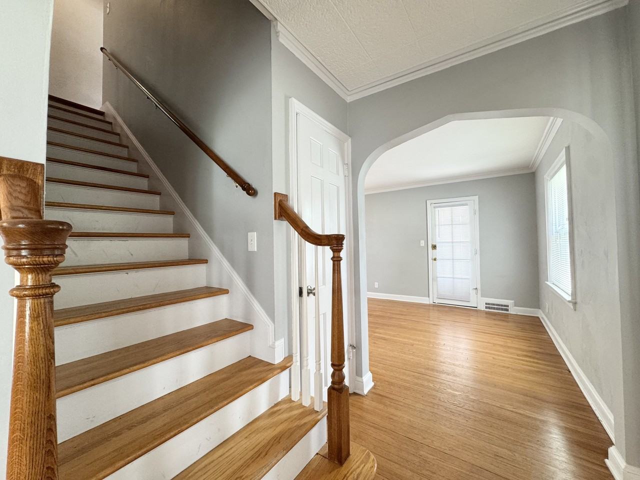 738 East Meyer Boulevard - Photo 3 of 27