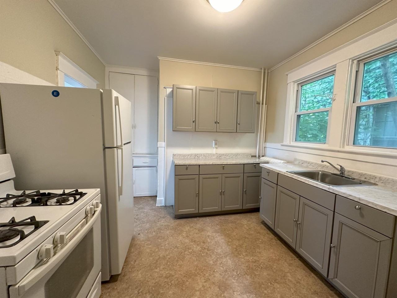 441 Ontario St #1 - Photo 5 of 17