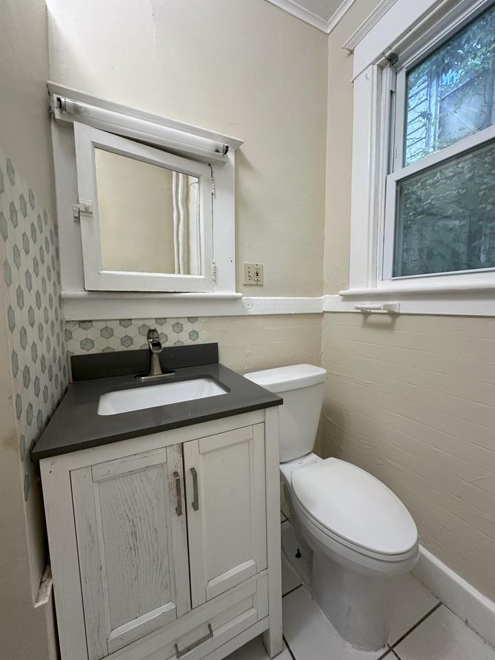 441 Ontario St #1 - Photo 3 of 17