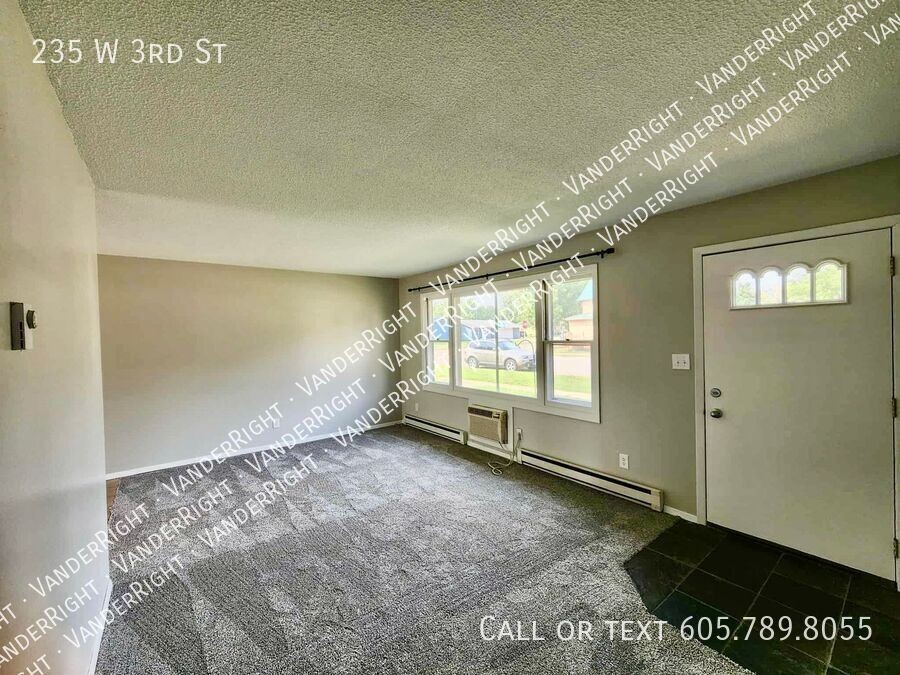 235 W 3rd St - Photo 2 of 21
