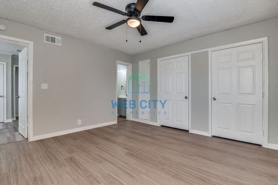 204 Alexandria St - Photo 7 of 12