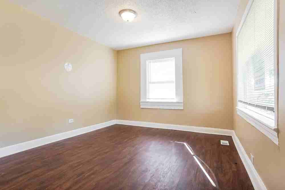 3004 Forestdale Blvd - Photo 4 of 16