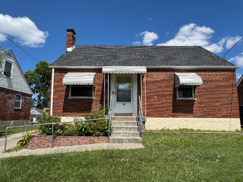 736 Maple Dr - Photo 2 of 20