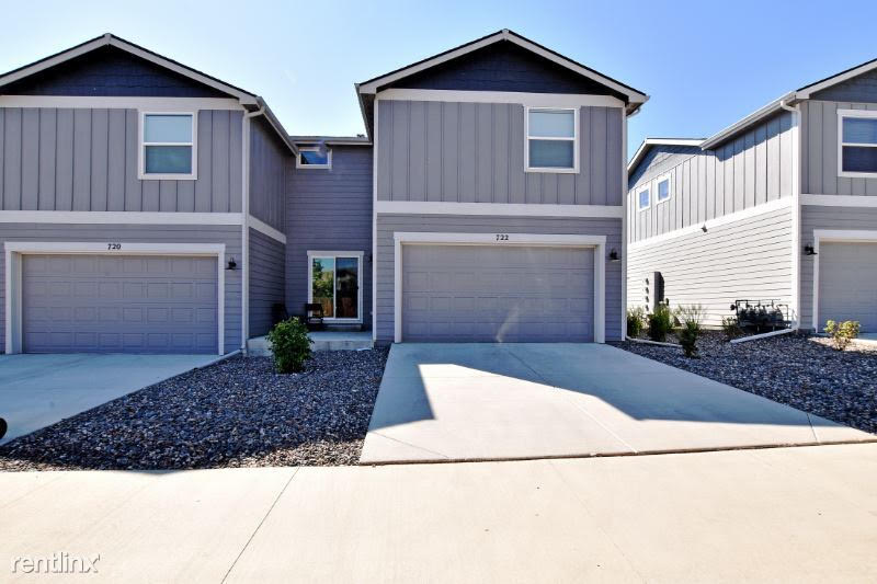 704 Finch Dr - Photo 2 of 36