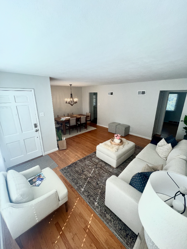 1500 Pinetree Ln - Photo 3 of 13